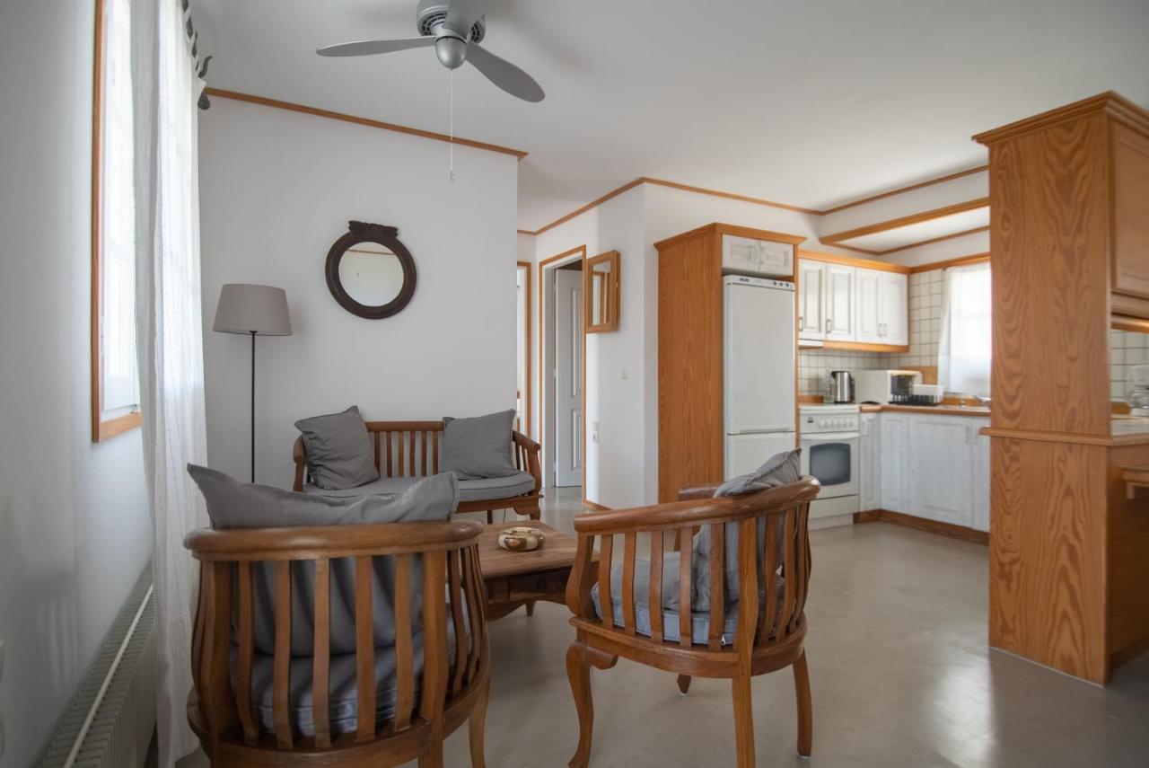 Lotos Beach Home Кинион Экстерьер фото